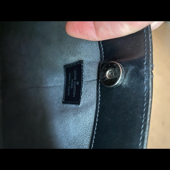 Authentic Louis Vuitton Epi Pochette with shoulder strap - Picture 12 of 13